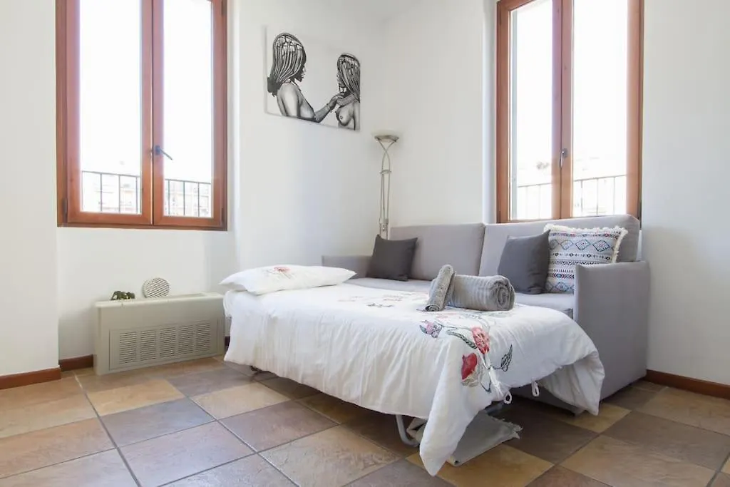 Fabulous Studio In Monza 15 Km To Milan City Centre Italia