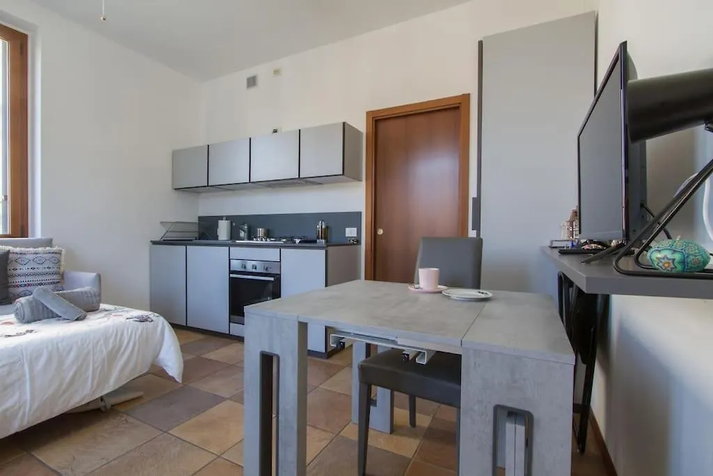 Fabulous Studio In Monza 15 Km To Milan City Centre Italia
