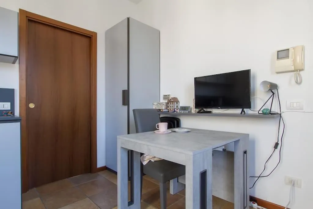 Fabulous Studio In Monza 15 Km To Milan City Centre 0*,  Itálie